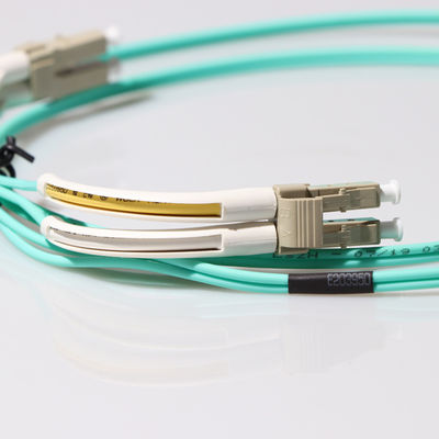 Kabel Kabel Serat Patch 1m SC LC Disesuaikan Dengan Boot Sudut 90 Derajat